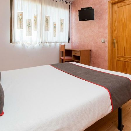Oyo Hotel Los Alamos Plasencia Exterior photo