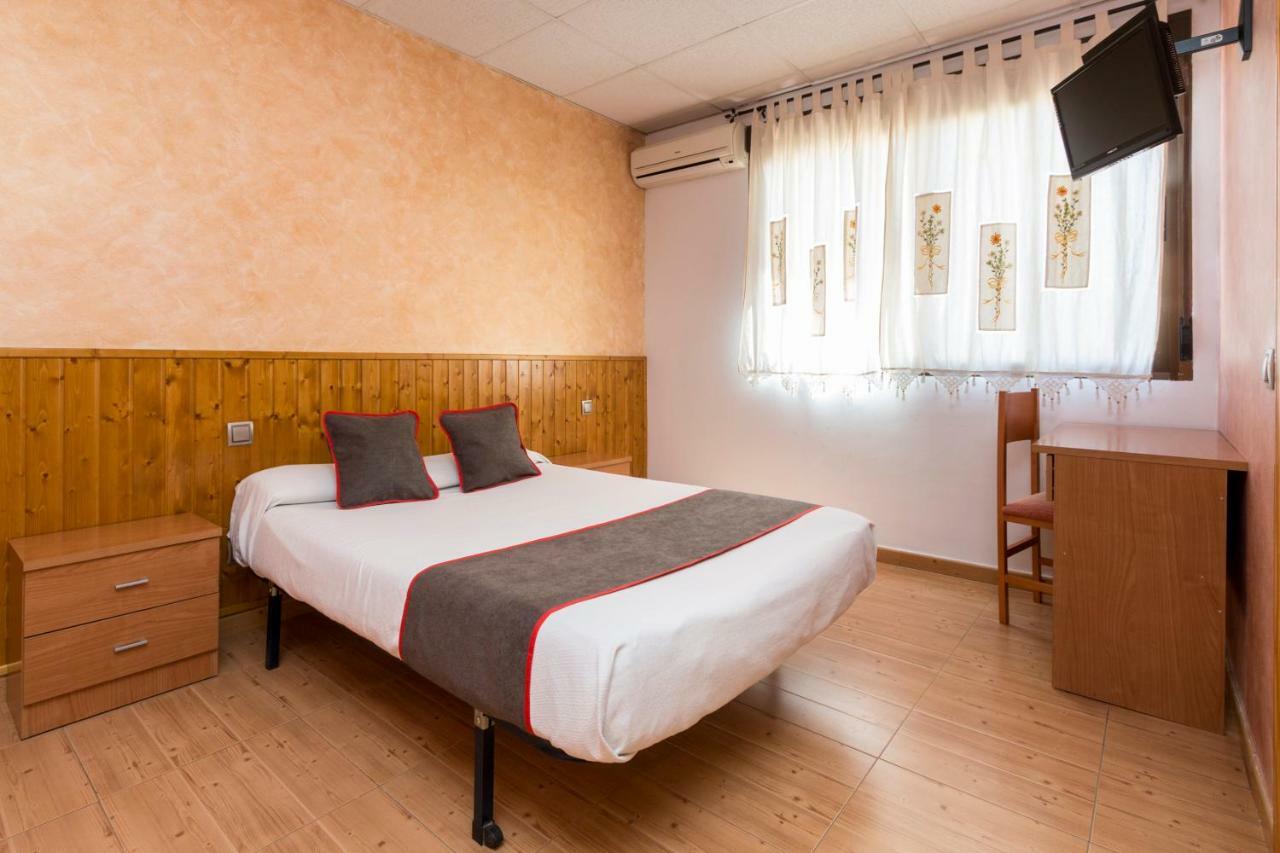 Oyo Hotel Los Alamos Plasencia Exterior photo