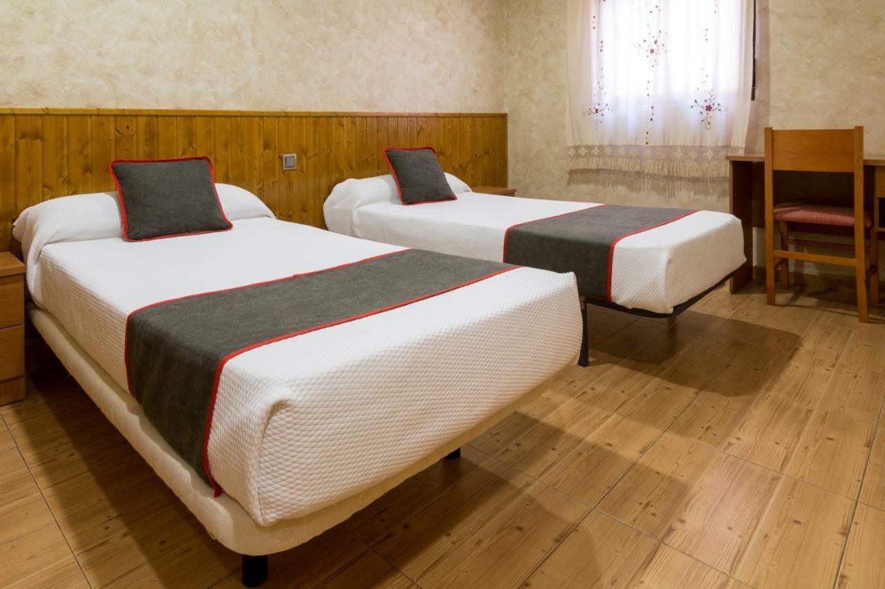 Oyo Hotel Los Alamos Plasencia Exterior photo