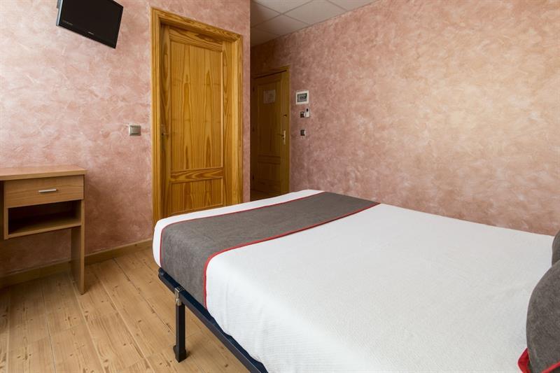 Oyo Hotel Los Alamos Plasencia Exterior photo